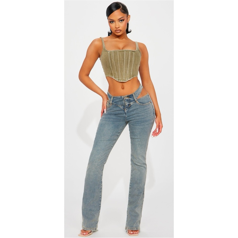 Bootcut jeans (cut out)